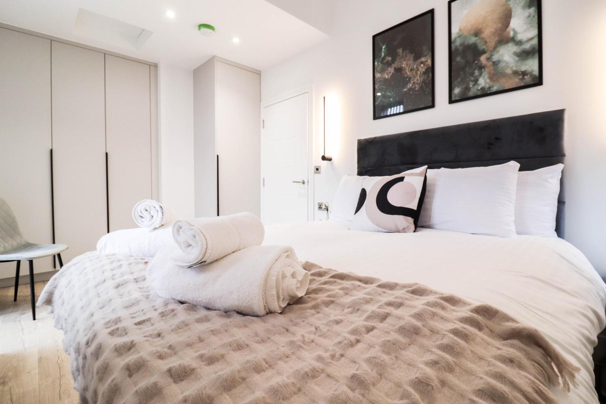 Modern 1-Bed Apartment In Buckinghamshire With Free Wifi, Parking & Garden Хай-Вайкомб Экстерьер фото