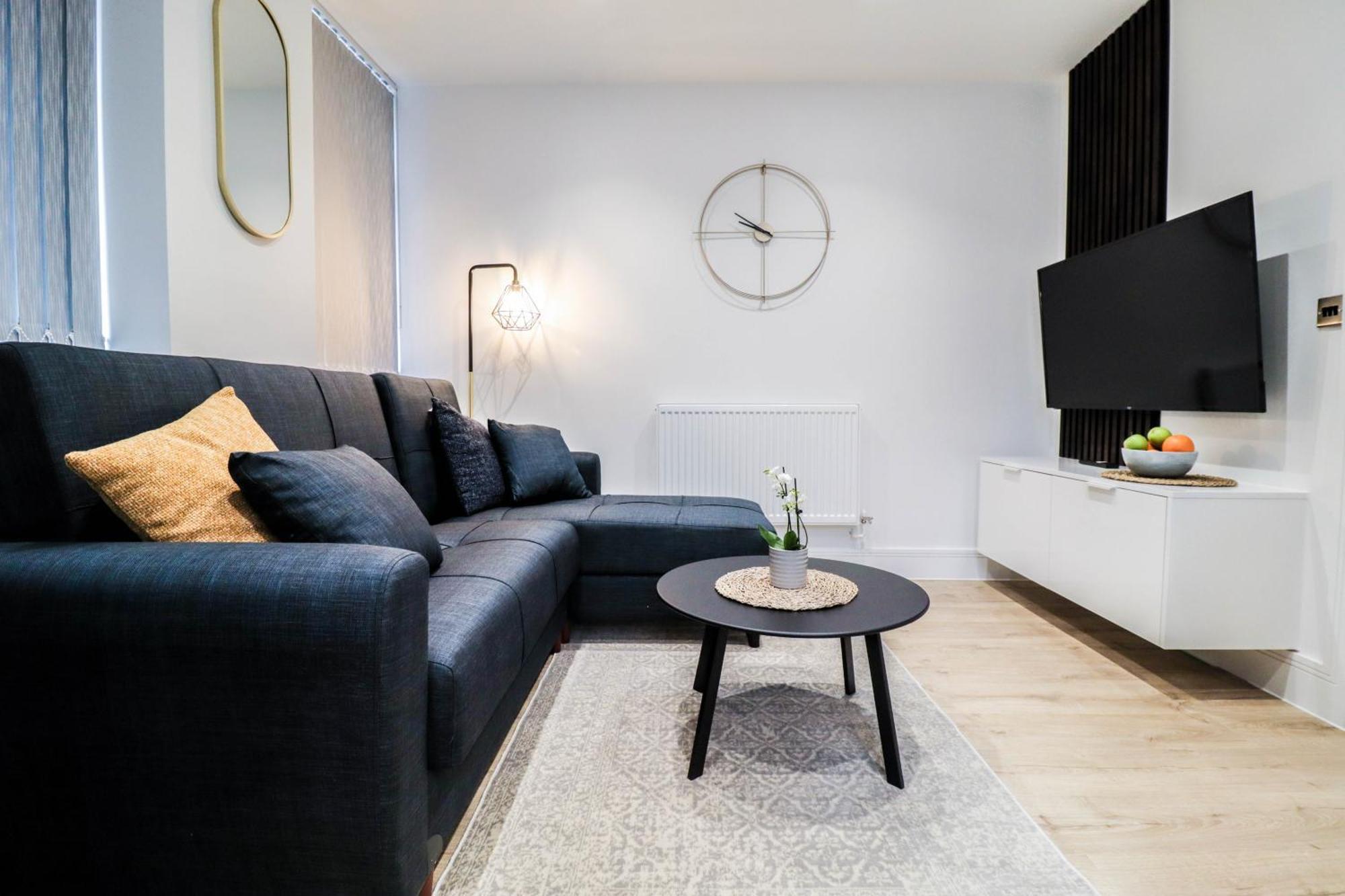 Modern 1-Bed Apartment In Buckinghamshire With Free Wifi, Parking & Garden Хай-Вайкомб Экстерьер фото