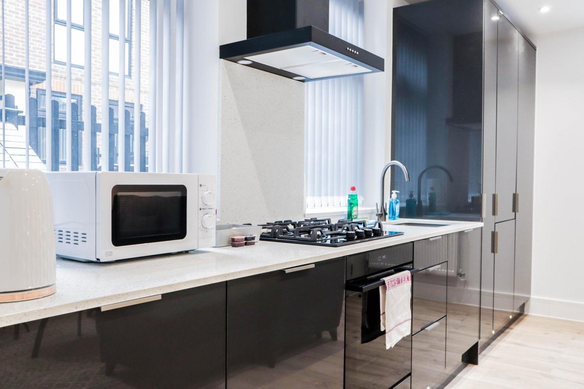 Modern 1-Bed Apartment In Buckinghamshire With Free Wifi, Parking & Garden Хай-Вайкомб Экстерьер фото