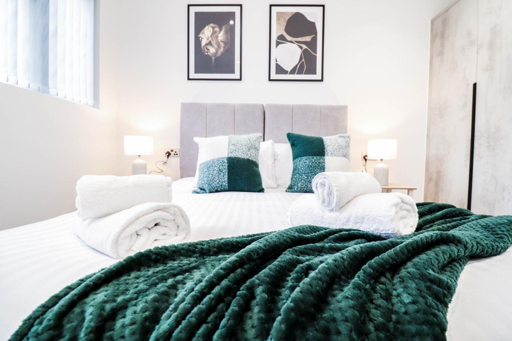 Modern 1-Bed Apartment In Buckinghamshire With Free Wifi, Parking & Garden Хай-Вайкомб Экстерьер фото