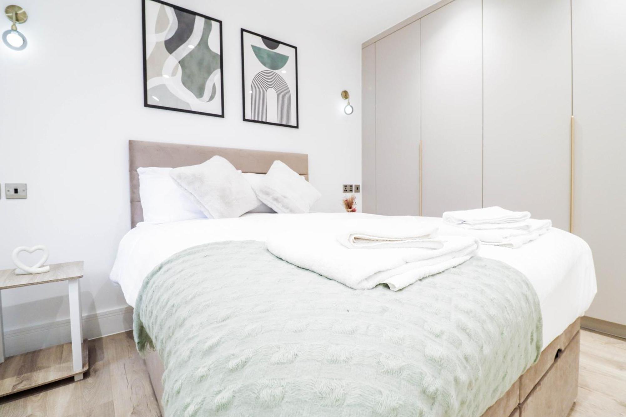 Modern 1-Bed Apartment In Buckinghamshire With Free Wifi, Parking & Garden Хай-Вайкомб Экстерьер фото
