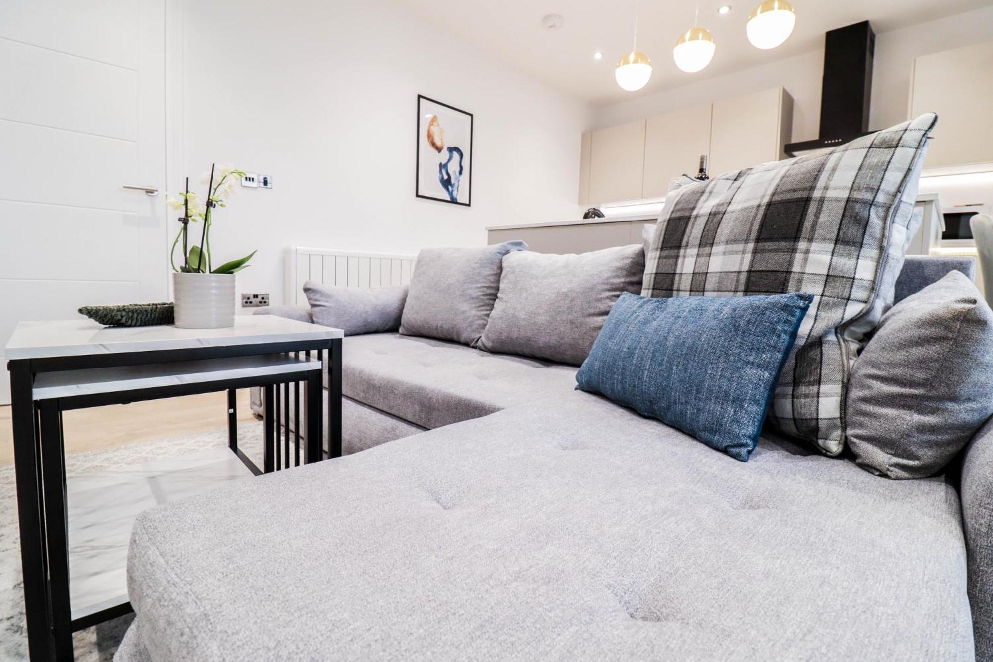 Modern 1-Bed Apartment In Buckinghamshire With Free Wifi, Parking & Garden Хай-Вайкомб Экстерьер фото